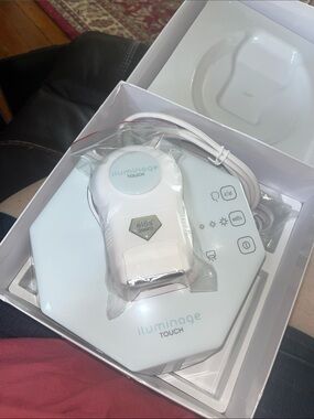 Iluminage Touch White At-Home Skincare Device